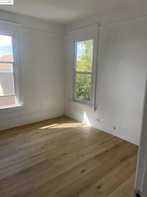 2212 17Th Ave, Oakland CA: https://media.crmls.org/mediaz/339b6702-ff17-4578-b8aa-d05c0651c8d0.jpg