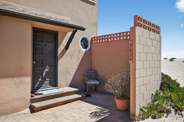 3025 Ocean Drive, Oxnard CA: https://media.crmls.org/mediaz/339bd047-aa8f-489c-b5ad-9a0e6439c9a2.jpg