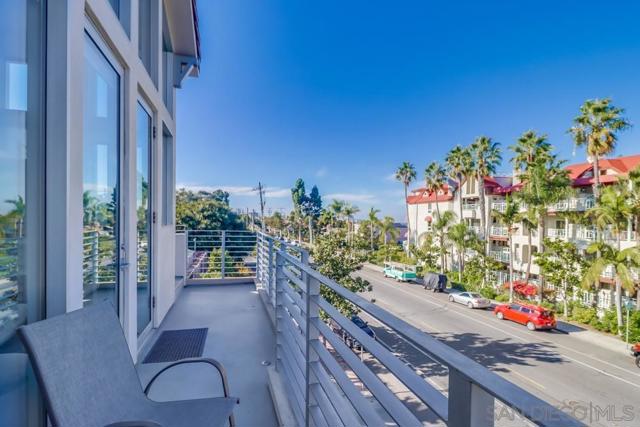 1016 1st St, Coronado CA: https://media.crmls.org/mediaz/339c3798-9a06-4319-b3c5-d91938425ff8.jpg