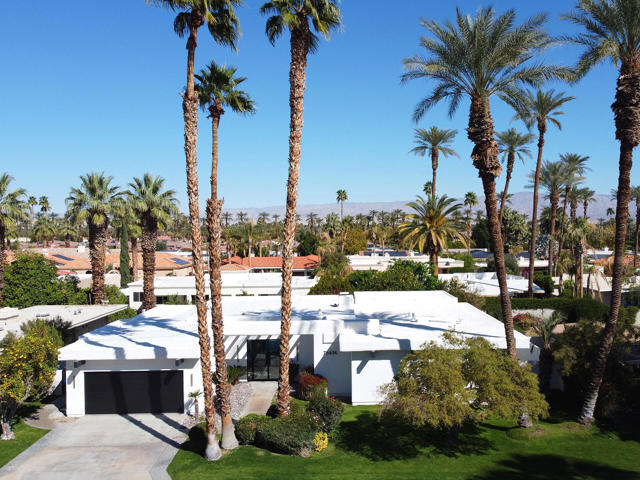 75414 Palm Shadow Drive, Indian Wells CA: https://media.crmls.org/mediaz/339c984b-50b3-4316-88c6-02c49ce10b64.jpg