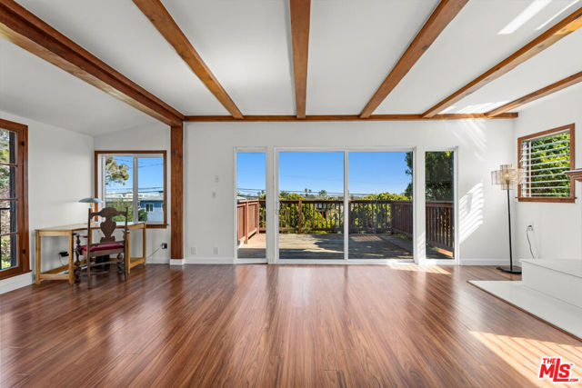 711 Pier Avenue, Santa Monica CA: https://media.crmls.org/mediaz/339c9b82-03f3-41be-bcb3-2e3fccea7c91.jpg