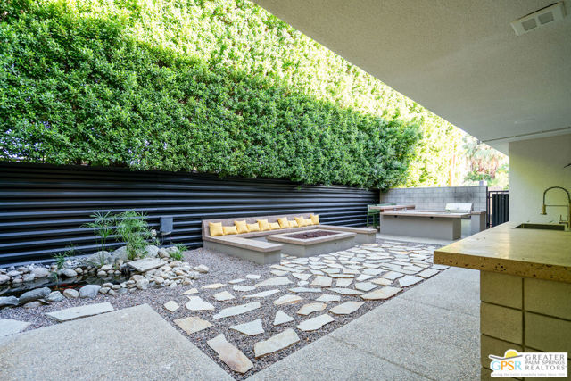 588 E San Lorenzo Road, Palm Springs CA: https://media.crmls.org/mediaz/339cf2f5-3bea-4dd2-a2f4-5bb1b45e1bb3.jpg