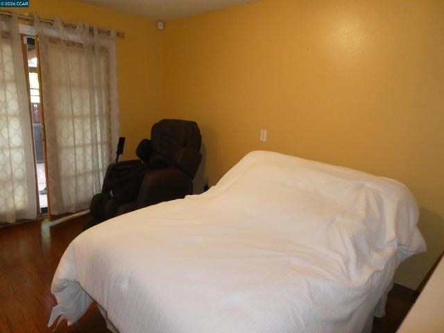 Image 24 of 43 For 2908 Sargent Ave