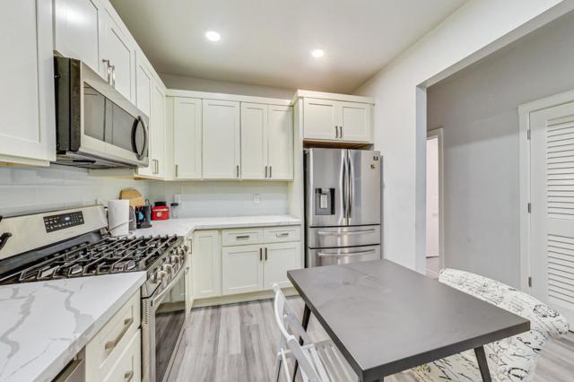 811 Oak Street, San Francisco CA: https://media.crmls.org/mediaz/339d332e-6a9f-444a-b7a0-d5ce3e01cedb.jpg