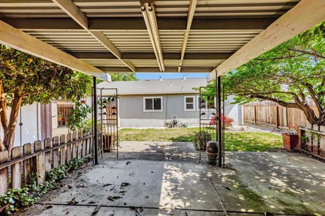 263 Maple Street, Hollister CA: https://media.crmls.org/mediaz/339dba40-53a0-4e31-9c4e-73e23b62e9fb.jpg