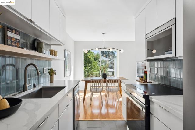 424 Staten Ave, Oakland CA: https://media.crmls.org/mediaz/339e4ad7-6e55-46b3-91e4-f3466c116d02.jpg