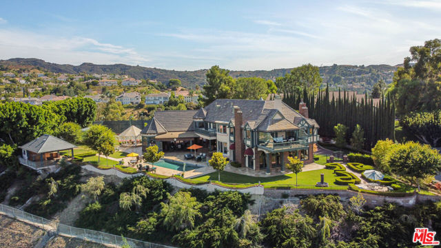 19000 Dorlon Drive, Tarzana CA: https://media.crmls.org/mediaz/339e8664-2113-449e-9996-16972e8418b7.jpg