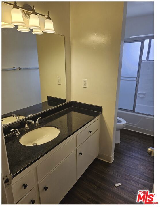 11924 Montana Avenue, Los Angeles CA: https://media.crmls.org/mediaz/339ea92f-c0a7-43c6-9664-3489c41df9c4.jpg