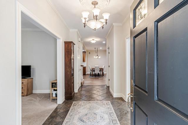 2940 San Juan Boulevard, Belmont CA: https://media.crmls.org/mediaz/339f911a-40f2-4060-af71-7e7f63701cc0.jpg