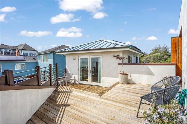 1004 W Cliff Drive, Santa Cruz CA: https://media.crmls.org/mediaz/339f9dfe-e721-4abf-9ff3-8175b2575174.jpg