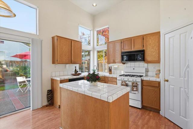 29273 Chance Street, Hayward CA: https://media.crmls.org/mediaz/339fe1f8-a671-4274-a7a4-fe62166da479.jpg