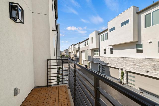 10422 Adamson Way, San Diego CA: https://media.crmls.org/mediaz/33a0b53b-c298-4832-8de5-dca4865834a2.jpg