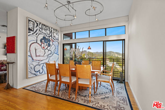 2204 Maravilla Drive, Los Angeles CA: https://media.crmls.org/mediaz/33a0b6ab-c3de-42ed-8433-94c9f8d0074e.jpg