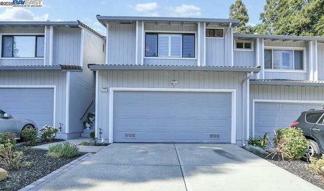 235 Via Pinada Ln, Martinez CA: https://media.crmls.org/mediaz/33a0cec0-2c30-4400-a8ca-09e963e98149.jpg