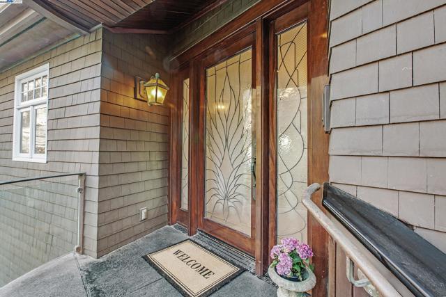 797 Las Olas Dr, Aptos CA: https://media.crmls.org/mediaz/33a11bbf-4a8c-490f-a361-8fd2e2d00569.jpg