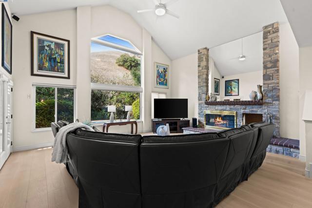 3146 Blackhawk Meadow Dr, Danville CA: https://media.crmls.org/mediaz/33a1f07f-95d0-4ed8-b5f4-bc8b42bb63fd.jpg