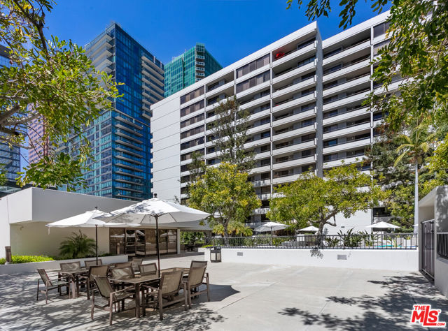 600 W 9th Street, Los Angeles CA: https://media.crmls.org/mediaz/33a2127a-81ed-4a49-a36c-da20a953511a.jpg