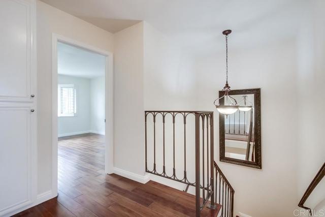 8037 Caminito Mallorca, La Jolla CA: https://media.crmls.org/mediaz/33a2da55-b014-490f-9f29-04464b757265.jpg