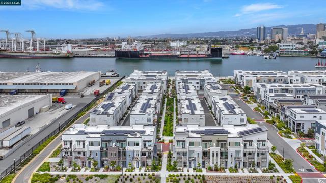 2816 Cathwood Lane, Alameda CA: https://media.crmls.org/mediaz/33a30b2b-bbaf-49b0-882b-d49b642ee2f4.jpg