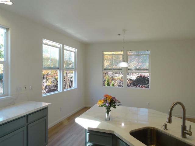 1150 Summer Ln, Richmond CA: https://media.crmls.org/mediaz/33a31616-e9d6-4645-863c-bdaac33fca59.jpg