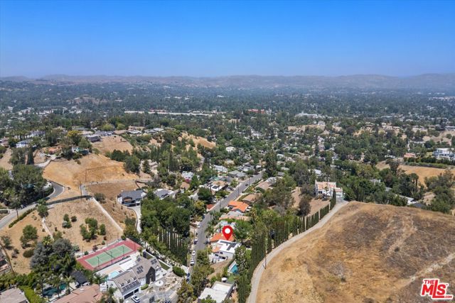 22960 Cass Avenue, Woodland Hills CA: https://media.crmls.org/mediaz/33a31b60-477c-402f-8c18-906125752bcc.jpg