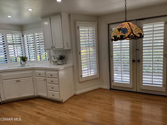 2971 Shadow Brook Lane, Westlake Village CA: https://media.crmls.org/mediaz/33a3629f-b9ac-438d-83c7-6bde74be978b.jpg