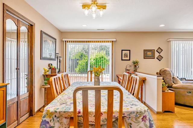 2941 Fleetwood Drive, San Bruno CA: https://media.crmls.org/mediaz/33a38d44-77a3-4966-b75d-304995184216.jpg