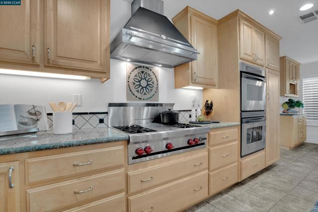 1109 Brittany Hills Ct, Martinez CA: https://media.crmls.org/mediaz/33a3b293-7528-44fe-ba3c-10f0f2edc695.jpg