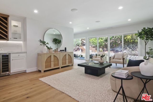 4031 Deerhorn Drive, Sherman Oaks CA: https://media.crmls.org/mediaz/33a3d831-38fb-40fd-8106-8d82eb68b928.jpg