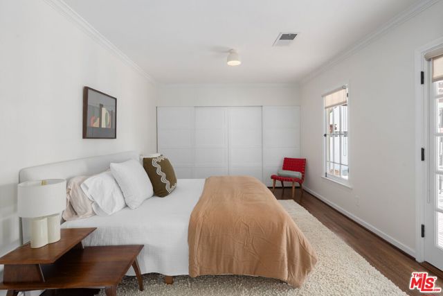 4654 Denny Avenue, Toluca Lake CA: https://media.crmls.org/mediaz/33a41e27-a4a6-4691-9a8e-d1fb4b196b2a.jpg