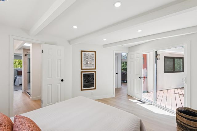 723 Redwood Rd, San Anselmo CA: https://media.crmls.org/mediaz/33a45c96-9ee1-4c8f-8234-a18979635fec.jpg