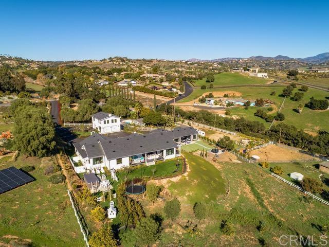 2255 Via Dulcea, Fallbrook CA: https://media.crmls.org/mediaz/33a4f0fe-f876-4ae2-82f0-b434a57f125c.jpg