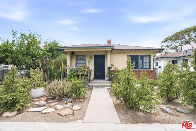 2018 West Glenoaks Boulevard photo 1