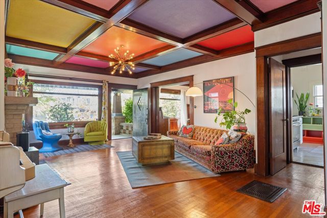 1654 5th Avenue, Los Angeles CA: https://media.crmls.org/mediaz/33a5812e-0913-489b-a413-b921eac9cf0a.jpg