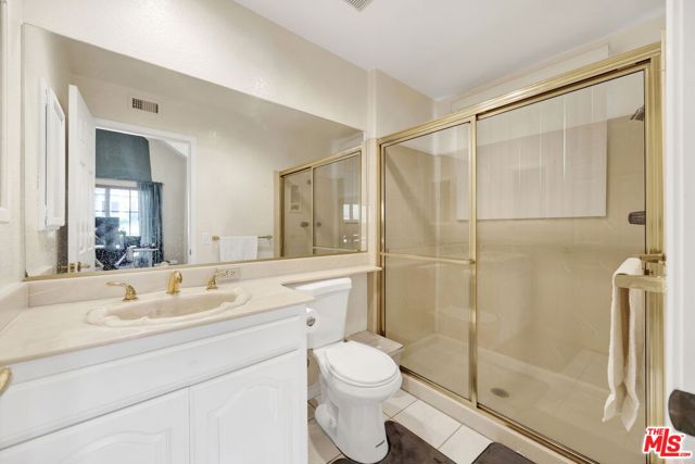 2200 Shenandoah Lane, Glendora CA: https://media.crmls.org/mediaz/33a58e68-b9ca-44e2-8093-8845005de500.jpg