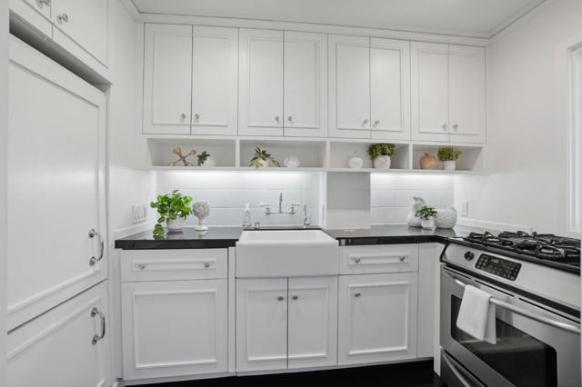 1160 Clayton Street, San Francisco CA: https://media.crmls.org/mediaz/33a5c763-e8b3-4a93-8c23-c6407615590f.jpg