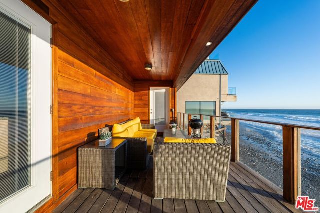 43000 Pacific Coast Highway, Malibu CA: https://media.crmls.org/mediaz/33a5dada-a8c8-49ee-8b87-7c15e4eb3a22.jpg