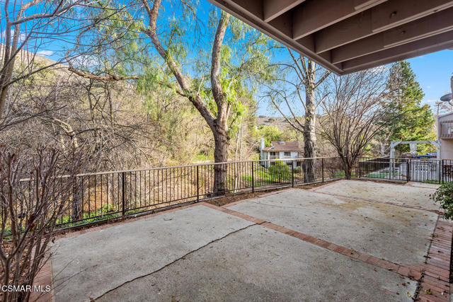 784 N Valley Drive, Westlake Village CA: https://media.crmls.org/mediaz/33a65279-f780-4c50-a429-1a7008e8f18e.jpg