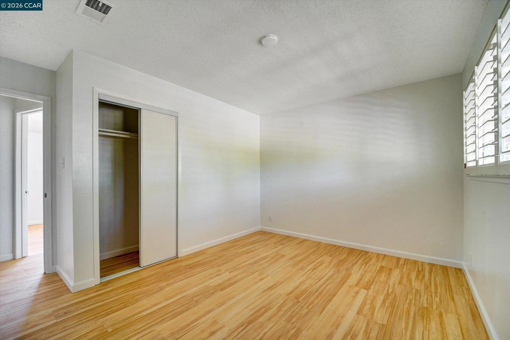 https://media.crmls.org/mediaz/33a687e2-097a-4959-8cda-473e3531123e.jpg?preset=X-Large