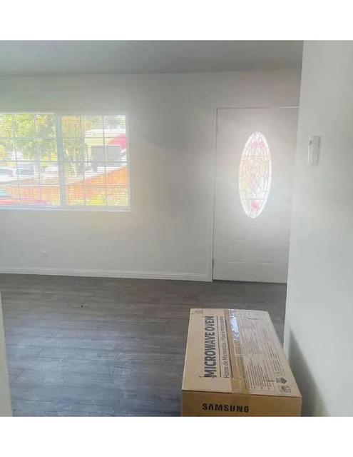 920 7th Avenue, Redwood City CA: https://media.crmls.org/mediaz/33a78fe3-d09c-427f-bde0-f1fca0d96947.jpg