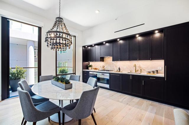 288 Pacific Avenue, San Francisco CA: https://media.crmls.org/mediaz/33a7a6aa-190a-4778-bec9-71e72035953a.jpg