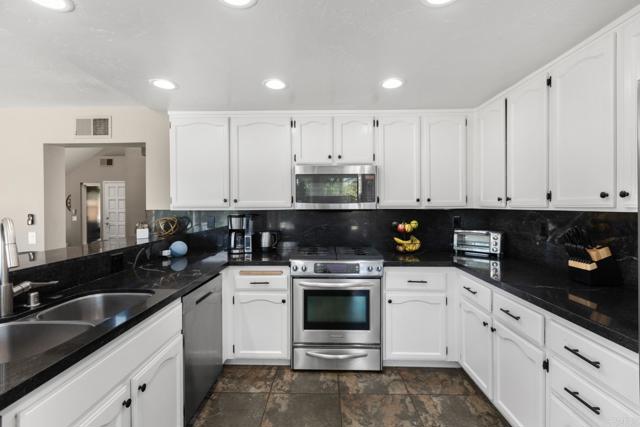 Detail Gallery Image 17 of 37 For 11171 Alejo Pl, San Diego,  CA 92124 - 5 Beds | 3 Baths