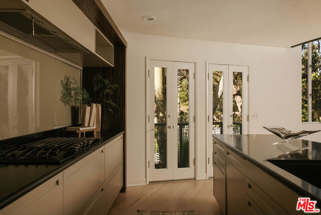 2027 Oakwood Ave, Venice, CA 90291, photo 9
