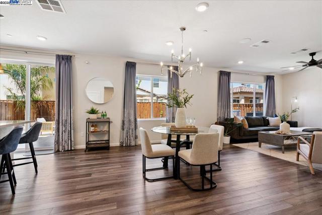 5352 Guenoc Valley Ln, Antioch CA: https://media.crmls.org/mediaz/33aa0dd0-e45c-4897-b066-92e2d5fce7a3.jpg