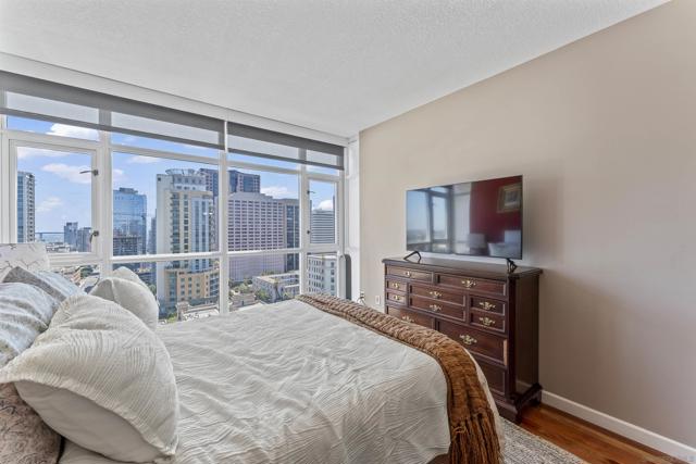 850 Beech Street, San Diego CA: https://media.crmls.org/mediaz/33aa2af7-4b98-4e58-bd84-f537a893045a.jpg