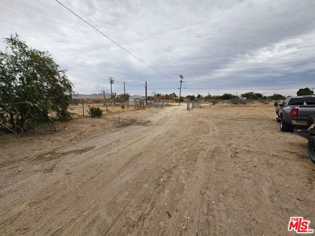 9646 Blackhawk Trail, Lucerne Valley CA: https://media.crmls.org/mediaz/33abc642-31c0-49e0-9ded-3a8b239e122e.jpg