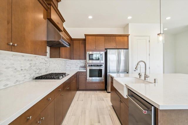465 Russell Way, Marina CA: https://media.crmls.org/mediaz/33ac2afd-a095-44e3-a4db-196f38550c54.jpg
