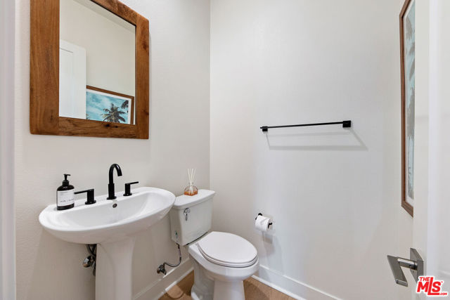 21316 Poema Place, Chatsworth CA: https://media.crmls.org/mediaz/33ac58a1-ca4e-4b74-9dbc-5711953eadcb.jpg