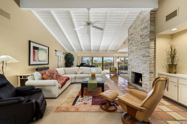 40480 Via Entrada, Rancho Mirage CA: https://media.crmls.org/mediaz/33acb750-5e88-4aac-a214-10e1b28daa7f.jpg