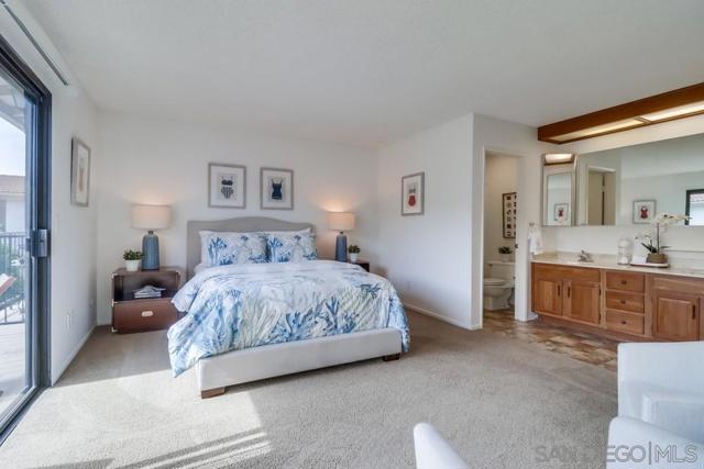 835 E Ave, Coronado CA: https://media.crmls.org/mediaz/33ad2ca1-0133-4384-8881-d848d109d3fe.jpg